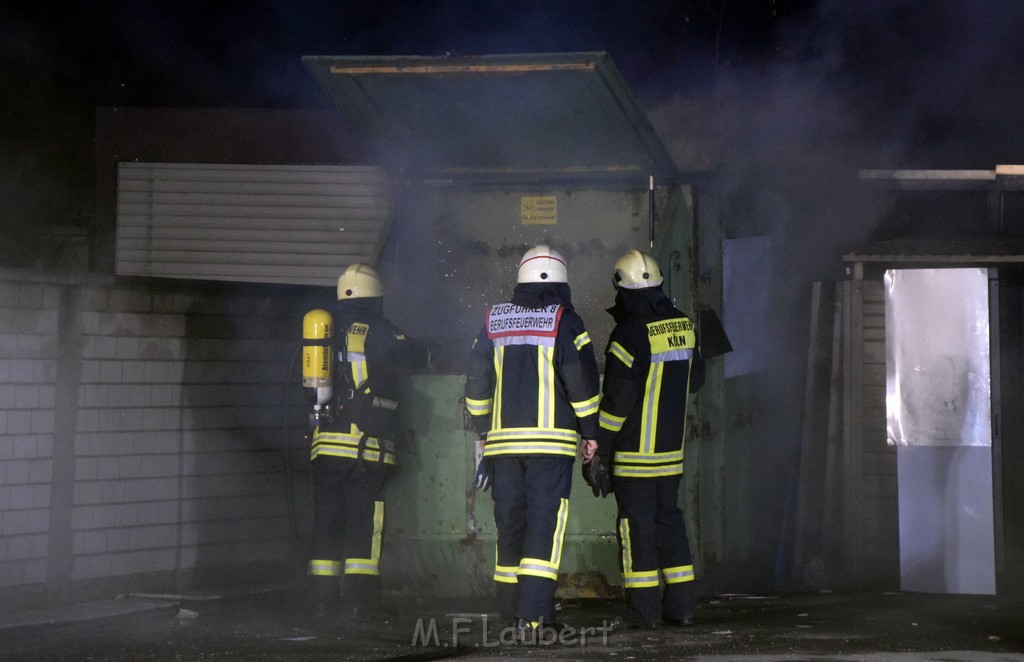 Feuer Papp Presscontainer Koeln Hoehenberg Bochumerstr P041.JPG - Miklos Laubert